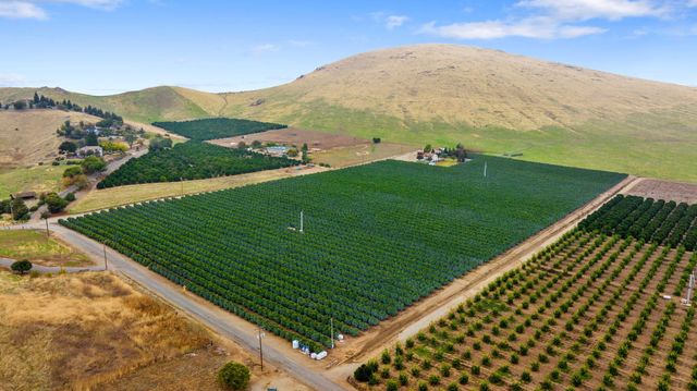 23166 Rd 238, Lindsay, CA 93247