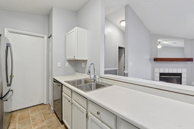 33 Rio Grande Circle, 9, Florence, KY 41042