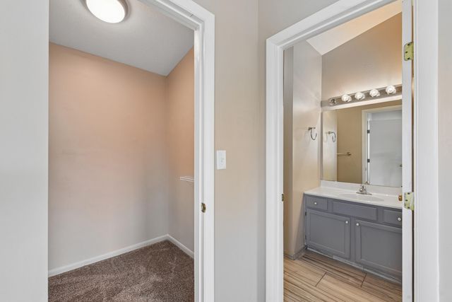 33 Rio Grande Circle, 9, Florence, KY 41042