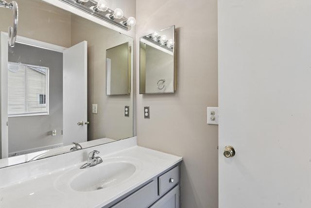 33 Rio Grande Circle, 9, Florence, KY 41042