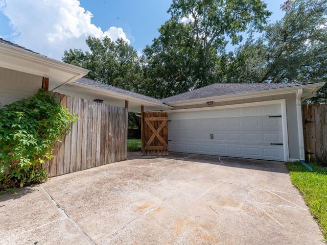 13015 Advance Dr, Houston, TX 77065