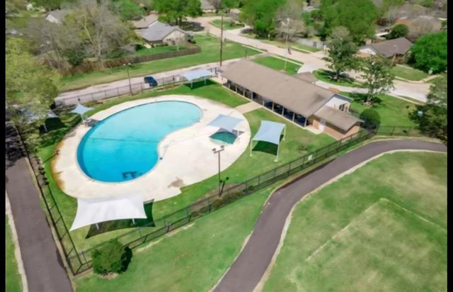 13015 Advance Dr, Houston, TX 77065