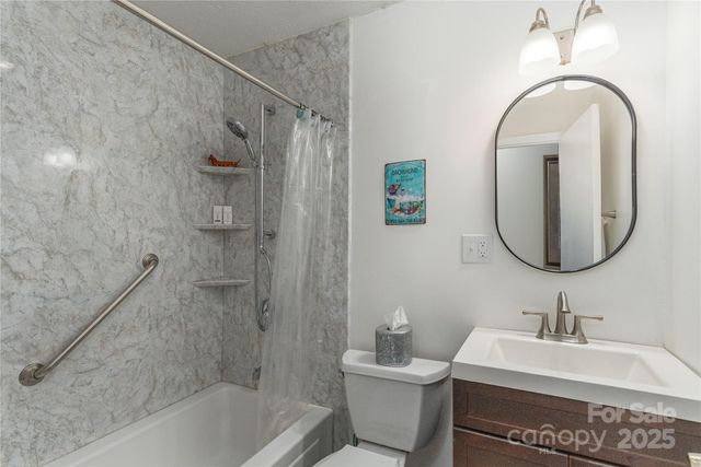 65 Lakeview Street, Clyde, NC 28721