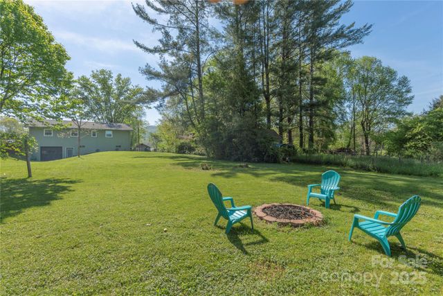 65 Lakeview Street, Clyde, NC 28721