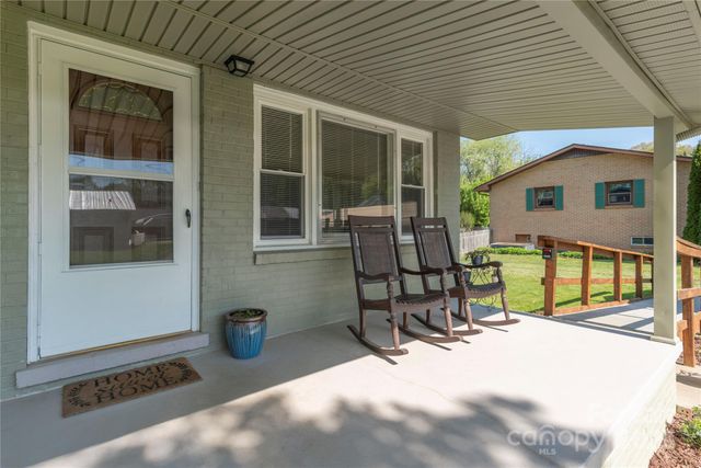 65 Lakeview Street, Clyde, NC 28721