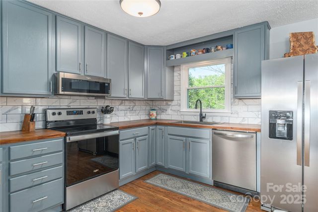 65 Lakeview Street, Clyde, NC 28721