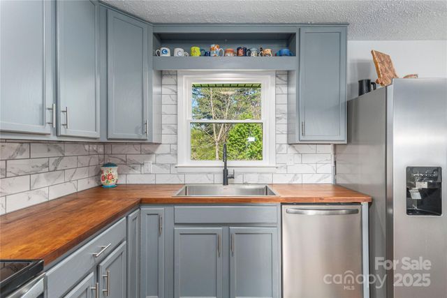 65 Lakeview Street, Clyde, NC 28721