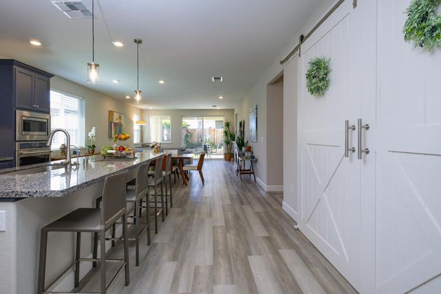 484 Pinehurst St, Manteca, CA 95336