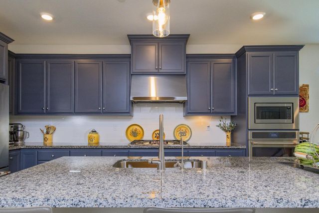 484 Pinehurst St, Manteca, CA 95336