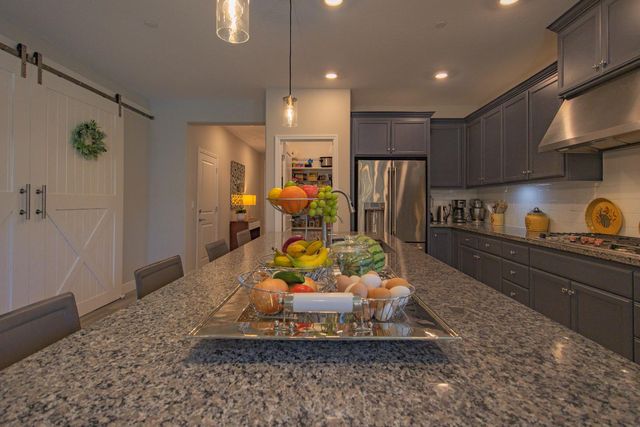 484 Pinehurst St, Manteca, CA 95336