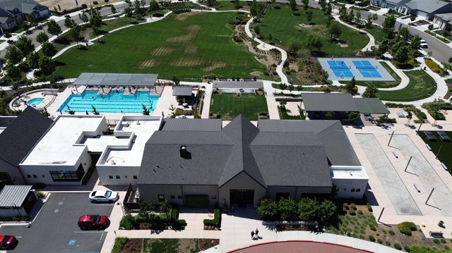 484 Pinehurst St, Manteca, CA 95336