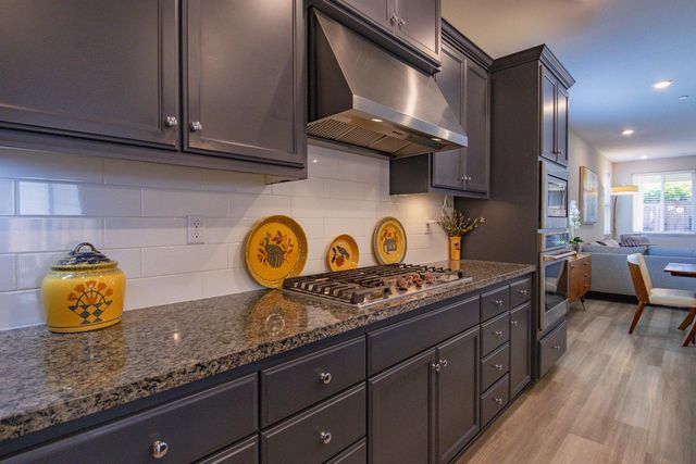 484 Pinehurst St, Manteca, CA 95336