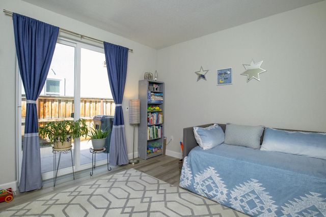 484 Pinehurst St, Manteca, CA 95336