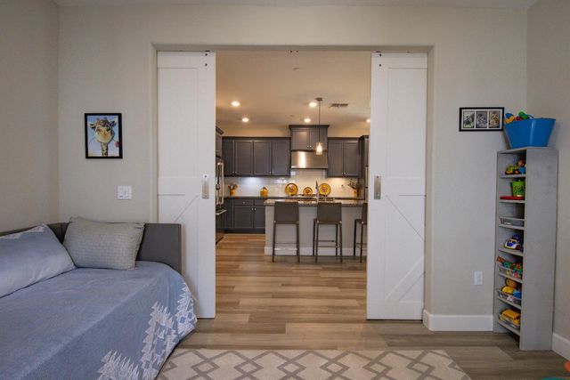 484 Pinehurst St, Manteca, CA 95336