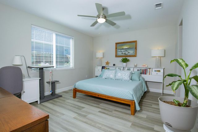 484 Pinehurst St, Manteca, CA 95336