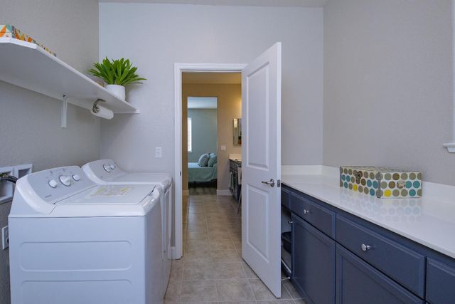 484 Pinehurst St, Manteca, CA 95336