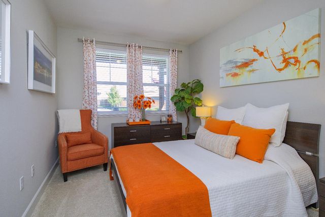 484 Pinehurst St, Manteca, CA 95336