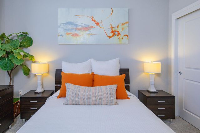 484 Pinehurst St, Manteca, CA 95336