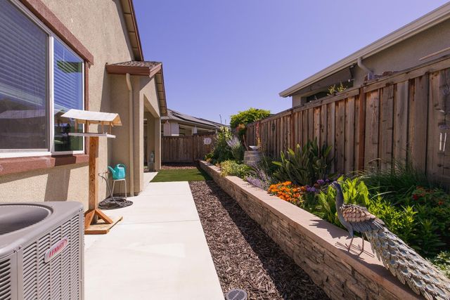 484 Pinehurst St, Manteca, CA 95336