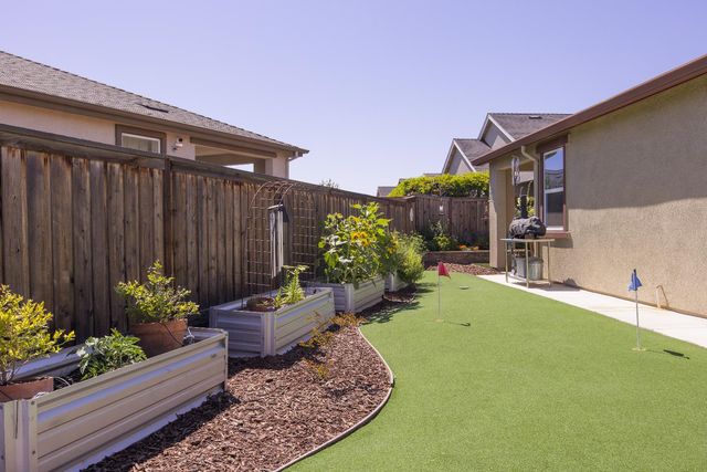 484 Pinehurst St, Manteca, CA 95336