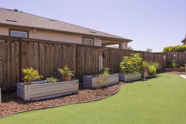 484 Pinehurst St, Manteca, CA 95336