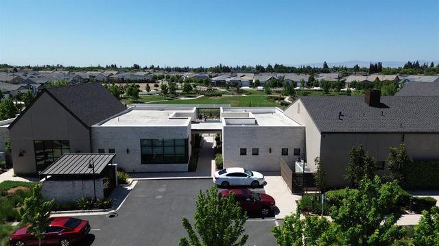 484 Pinehurst St, Manteca, CA 95336