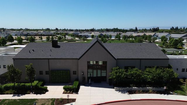 484 Pinehurst St, Manteca, CA 95336