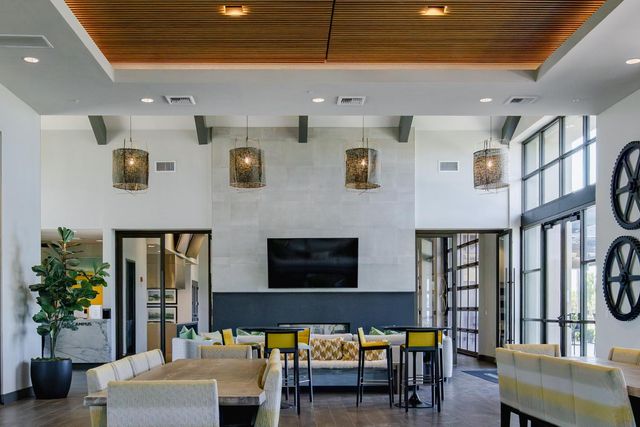 484 Pinehurst St, Manteca, CA 95336