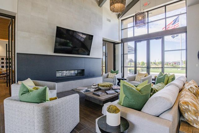 484 Pinehurst St, Manteca, CA 95336