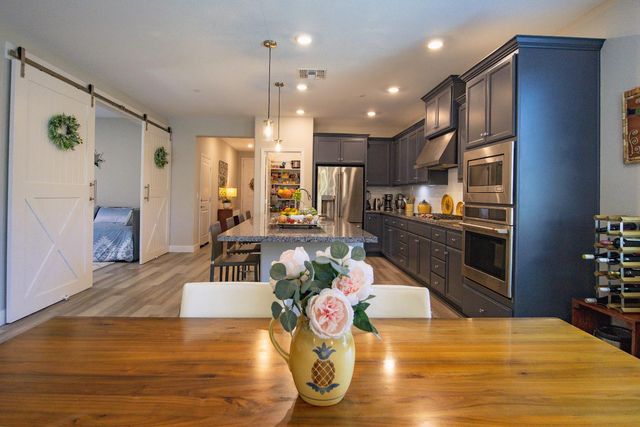 484 Pinehurst St, Manteca, CA 95336