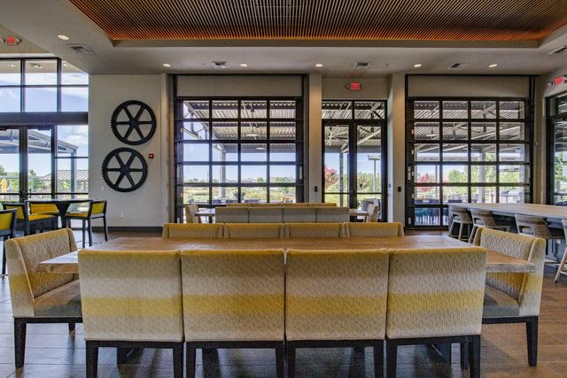 484 Pinehurst St, Manteca, CA 95336