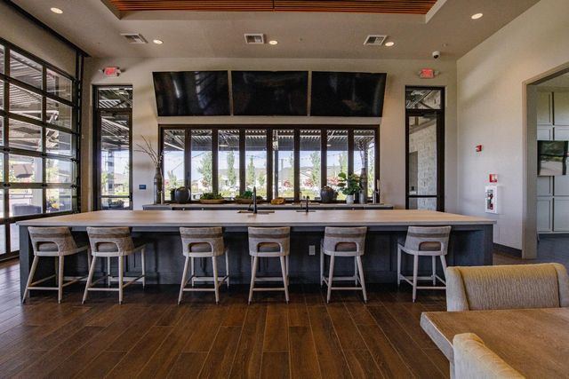 484 Pinehurst St, Manteca, CA 95336