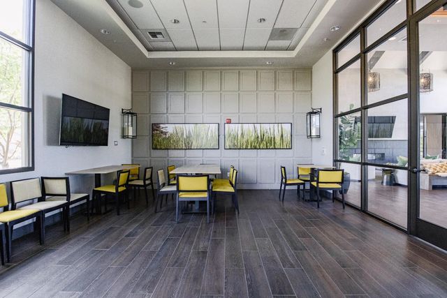 484 Pinehurst St, Manteca, CA 95336