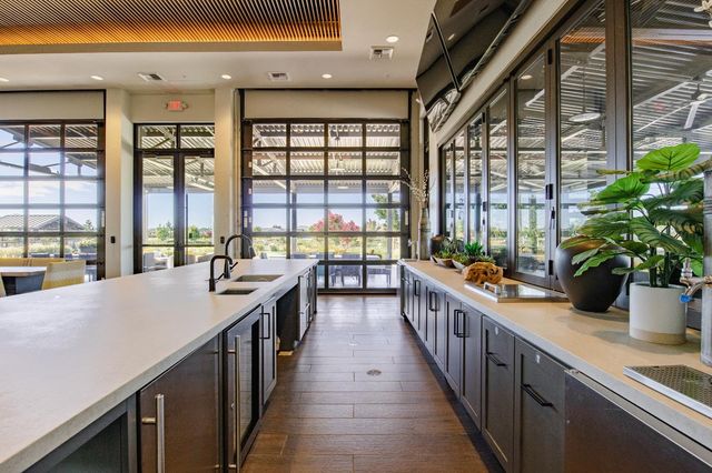 484 Pinehurst St, Manteca, CA 95336