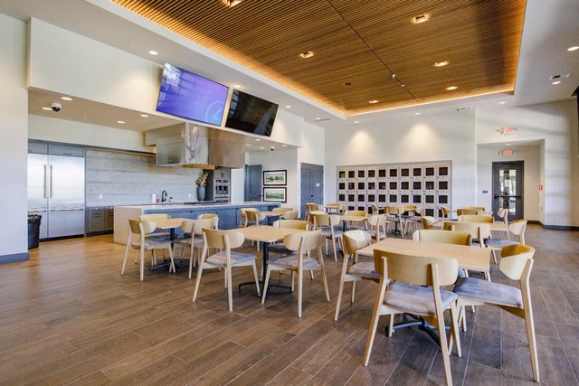 484 Pinehurst St, Manteca, CA 95336