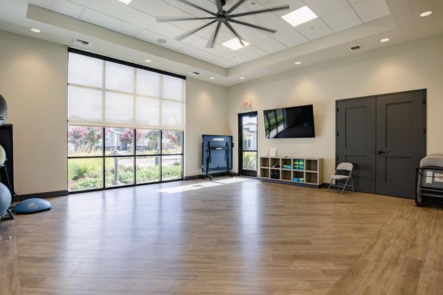 484 Pinehurst St, Manteca, CA 95336