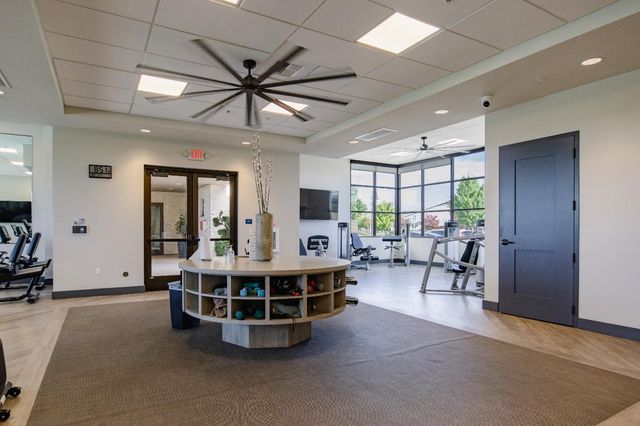 484 Pinehurst St, Manteca, CA 95336