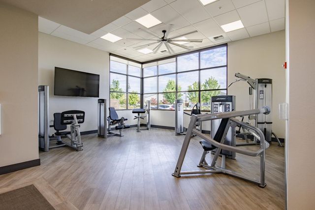 484 Pinehurst St, Manteca, CA 95336