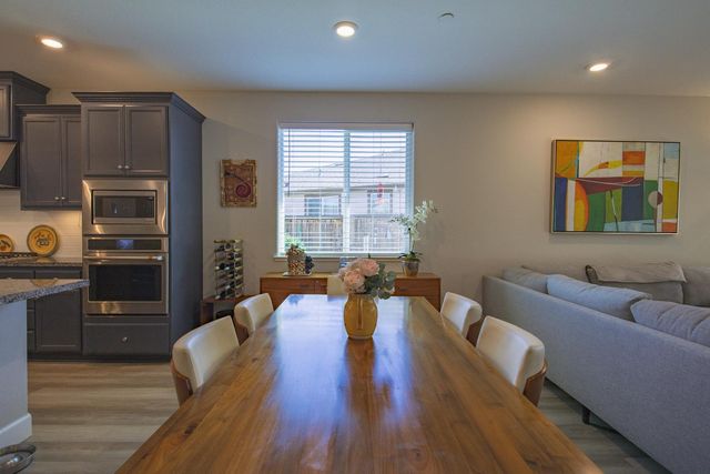 484 Pinehurst St, Manteca, CA 95336