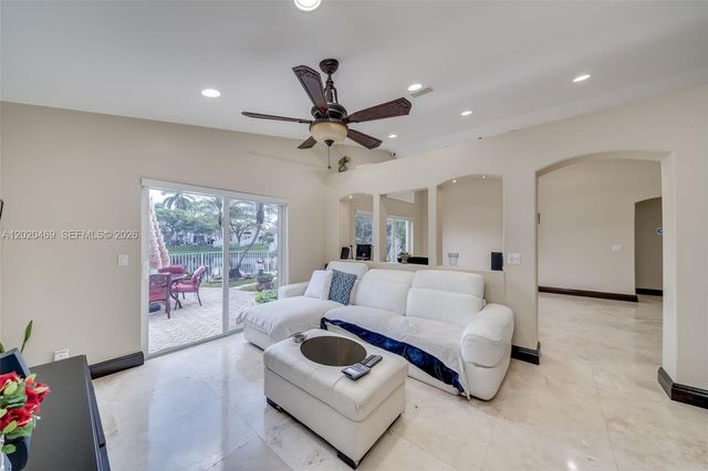 5032 SW 34th Terrace, Hollywood, FL 33312