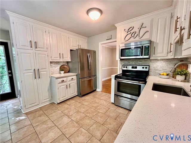 13700 Watkins Glen Rd, Midlothian, VA 23112