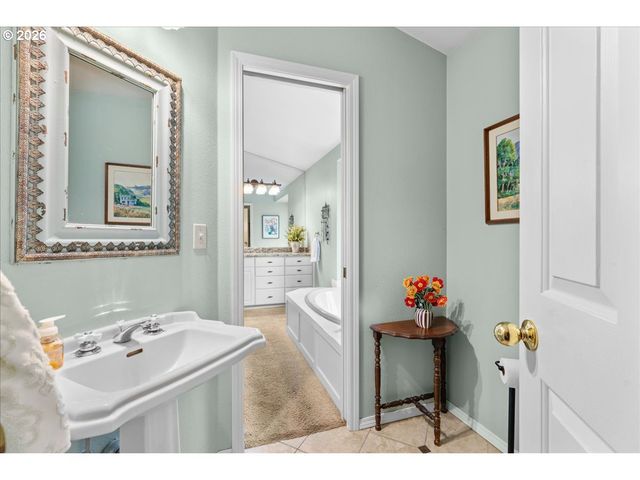 1953 KENARD St Nw, Salem, OR 97304