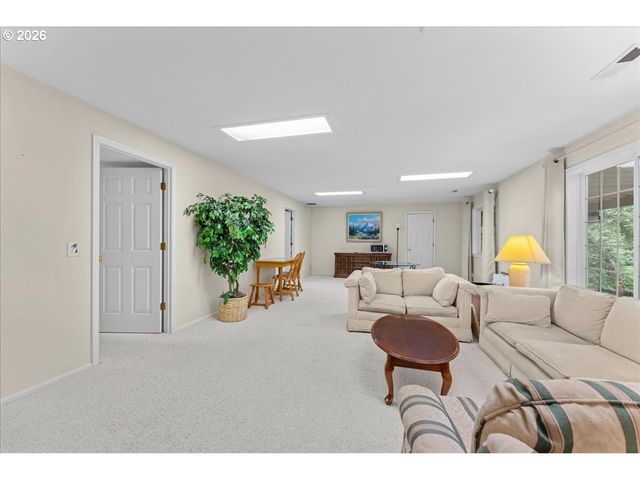 1953 KENARD St Nw, Salem, OR 97304