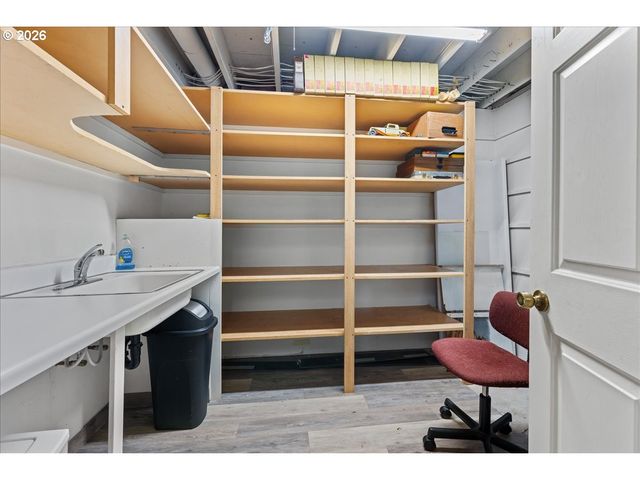 1953 KENARD St Nw, Salem, OR 97304