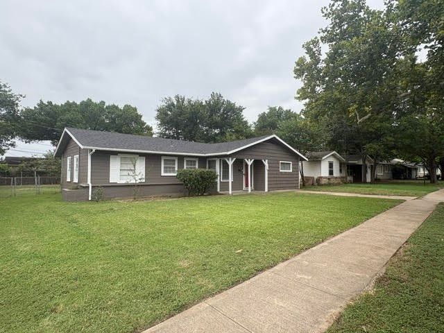 105 SW Taylor Street, Burleson, TX 76028