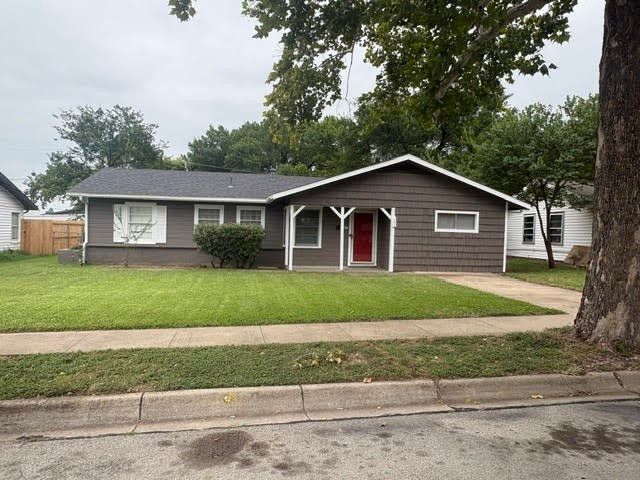 105 SW Taylor Street, Burleson, TX 76028