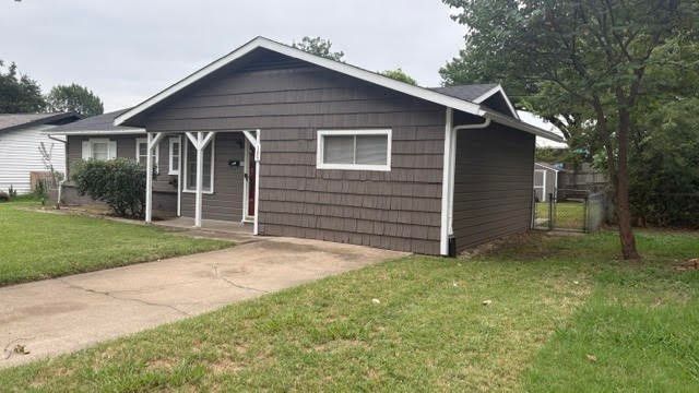 105 SW Taylor Street, Burleson, TX 76028