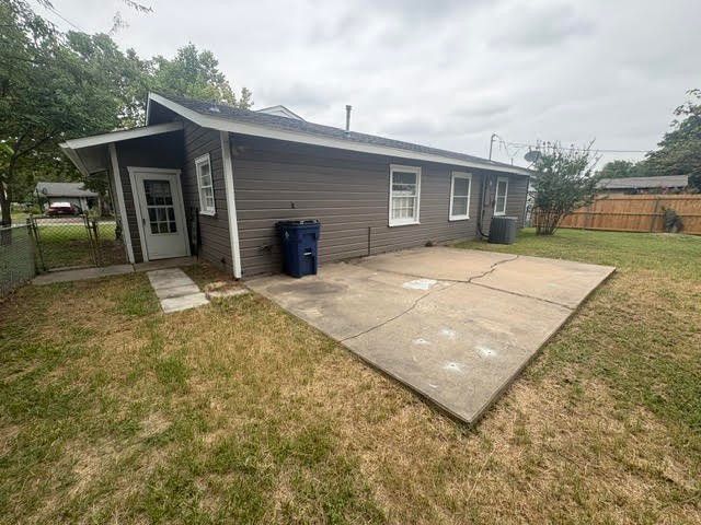 105 SW Taylor Street, Burleson, TX 76028