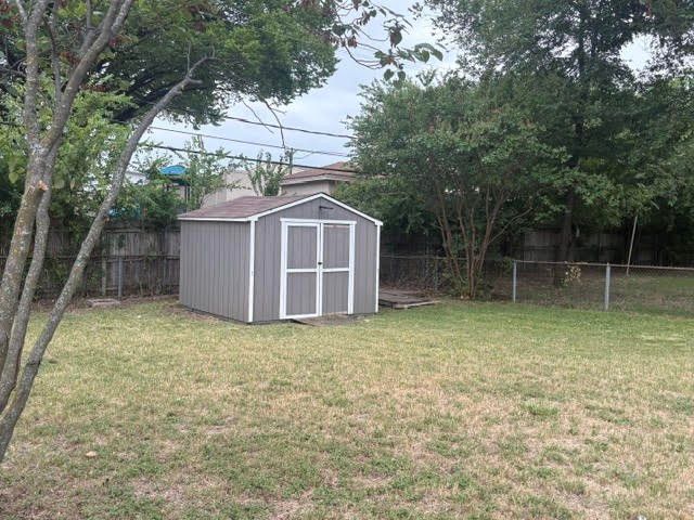 105 SW Taylor Street, Burleson, TX 76028