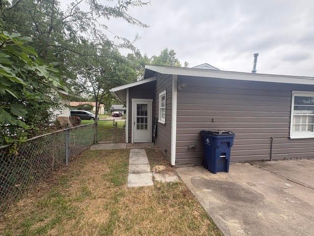 105 SW Taylor Street, Burleson, TX 76028